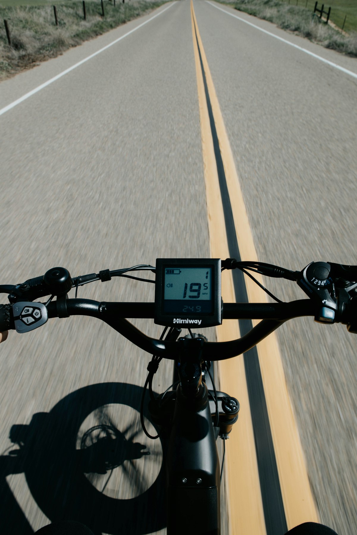 Electric bike handlebar and display detail